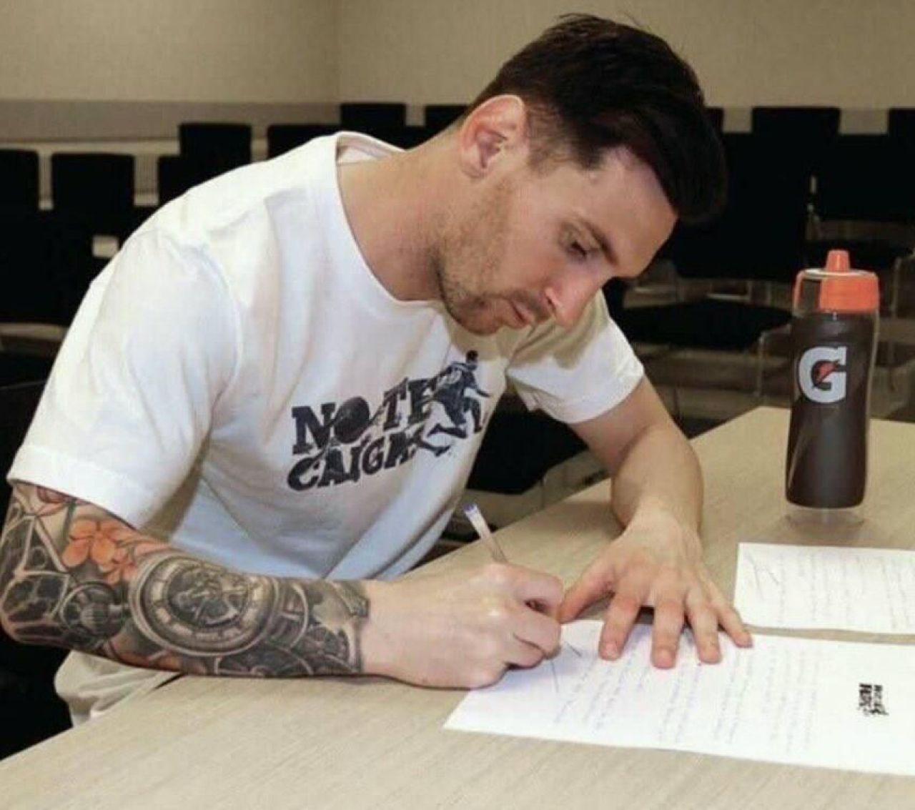 Ce i-a scris Messi lui Cristiano, dupa penaltyul ratat cu Islanda :) Fanii portughezului s-au amuzat dupa prestatia rivalului sau_6