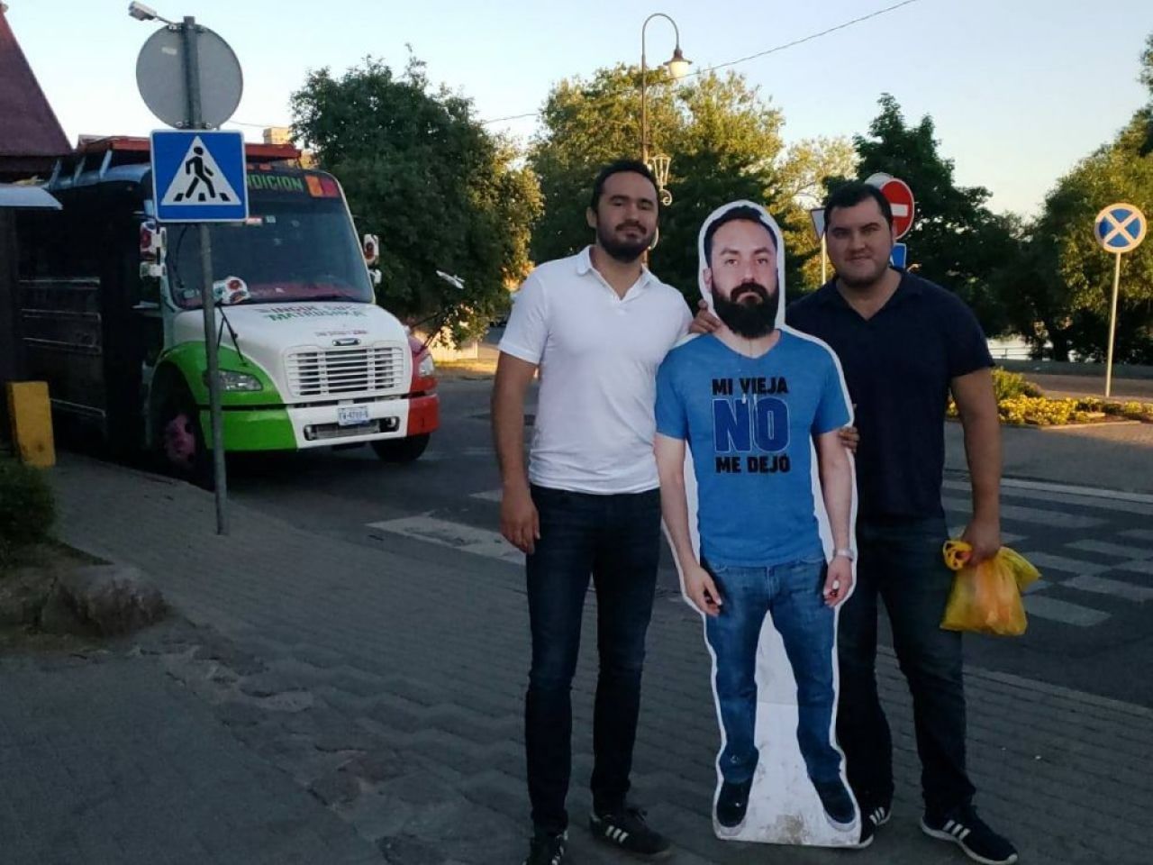 Cel mai ghinionist fan din lume! Sotia nu l-a lasat sa vina in Rusia: a ajuns celebru in toata lumea dupa gestul facut de prietenii lui | FOTO_3