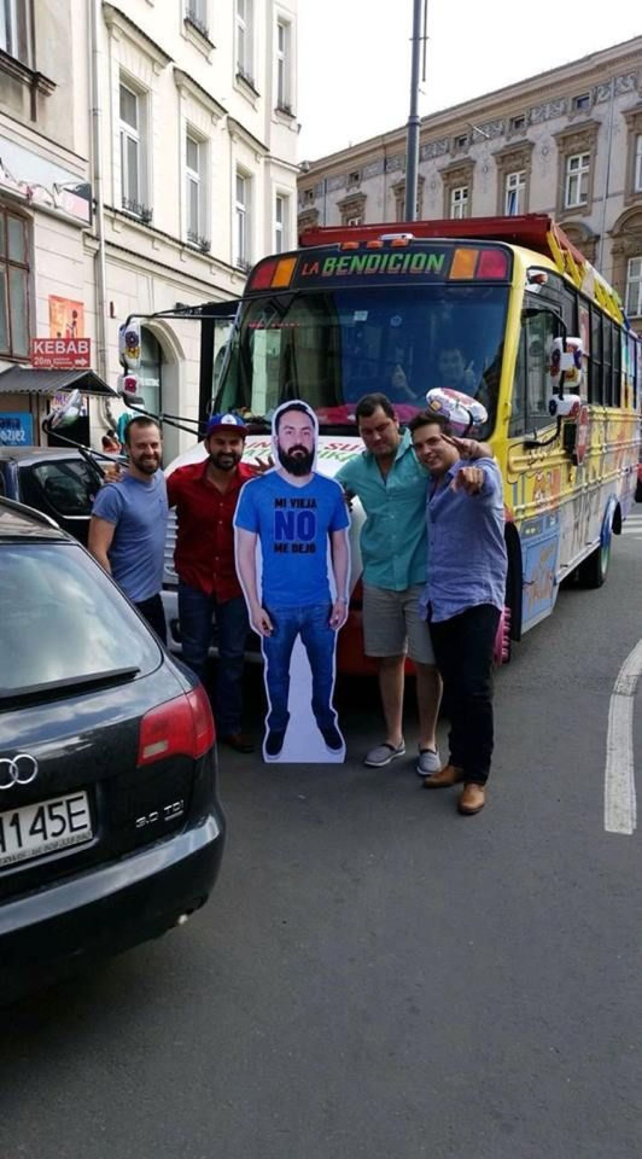 Cel mai ghinionist fan din lume! Sotia nu l-a lasat sa vina in Rusia: a ajuns celebru in toata lumea dupa gestul facut de prietenii lui | FOTO_4