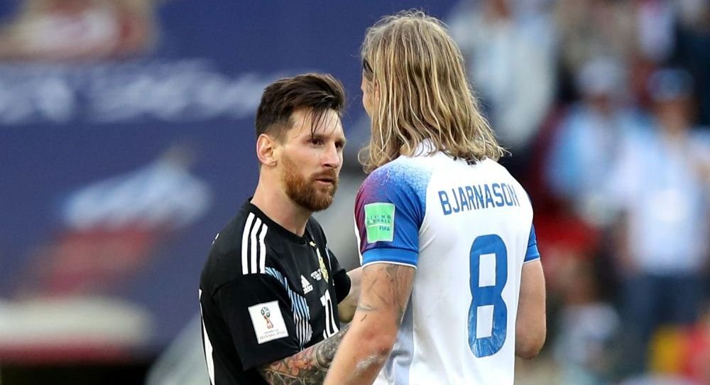 Cine e islandezul care a pus mana pe tricoul lui Messi dupa meciul de la Mondial! A costat in toata cariera lui cat ia Messi intr-o luna_3