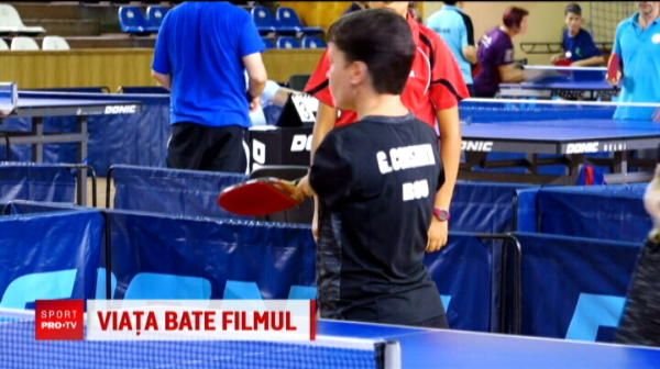 IMPRESIONANT | Povestea unei romance care demonstreaza ca sportul nu are bariere: s-a nascut cu o malformatie la maine, dar a ajuns campioana la tenis de masa