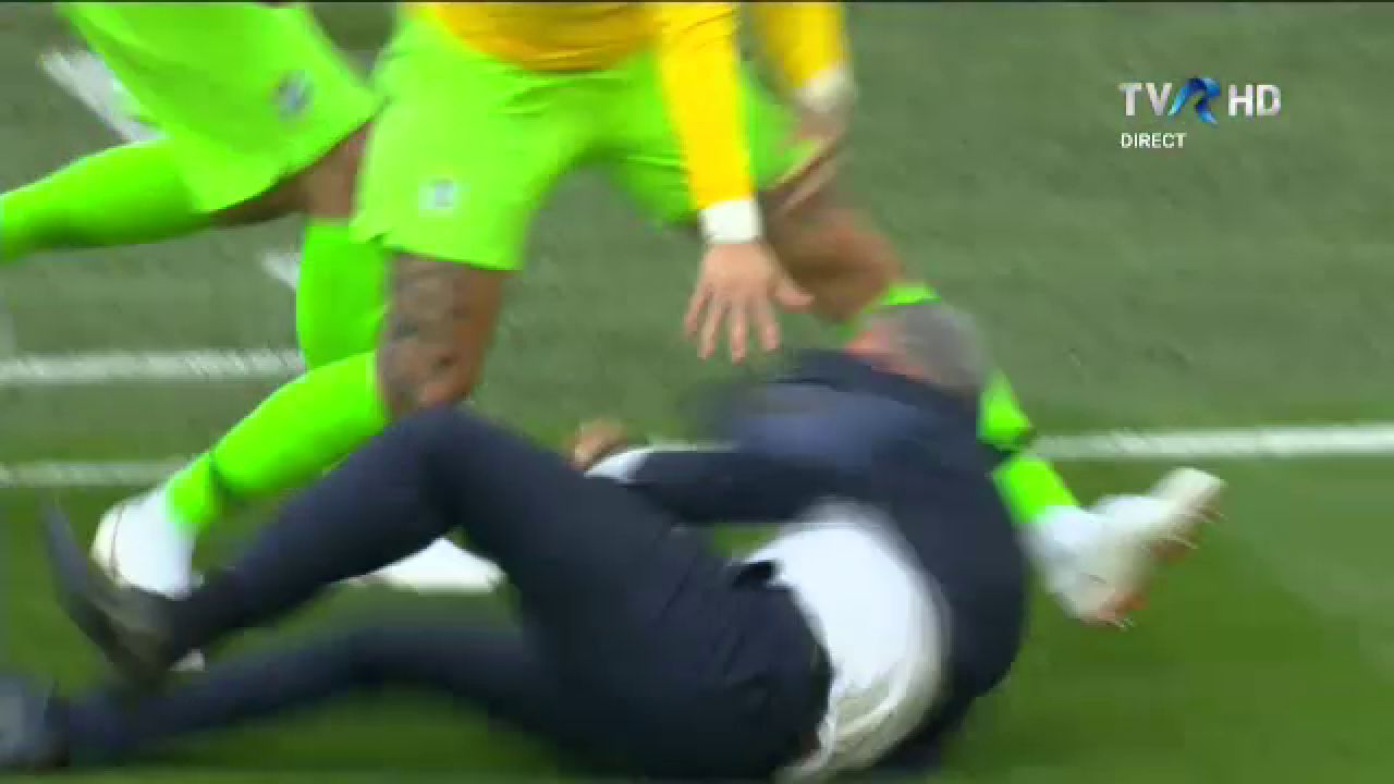 Cupa Mondiala 2018. Bucurie NEBUNA pentru Tite la golul lui Coutinho in prelungiri! Selectionerul Braziliei a fost DOBORAT de jucatori. FOTO_3