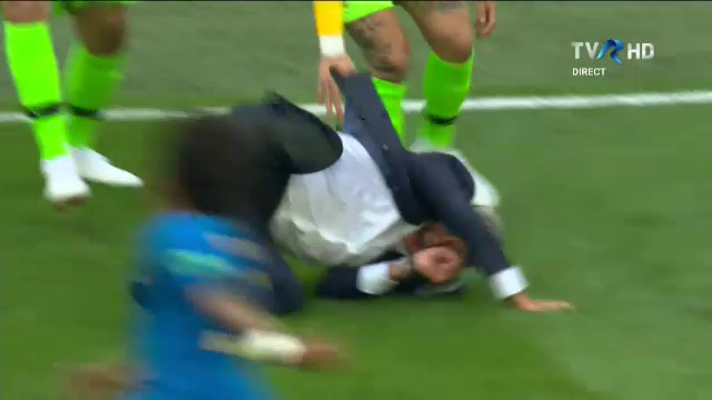 Cupa Mondiala 2018. Bucurie NEBUNA pentru Tite la golul lui Coutinho in prelungiri! Selectionerul Braziliei a fost DOBORAT de jucatori. FOTO_4