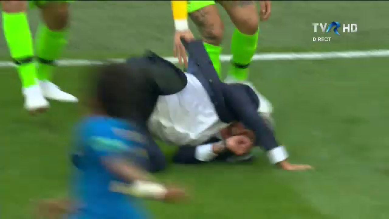 Cupa Mondiala 2018. Bucurie NEBUNA pentru Tite la golul lui Coutinho in prelungiri! Selectionerul Braziliei a fost DOBORAT de jucatori. FOTO_4