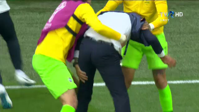 Cupa Mondiala 2018. Bucurie NEBUNA pentru Tite la golul lui Coutinho in prelungiri! Selectionerul Braziliei a fost DOBORAT de jucatori. FOTO_6