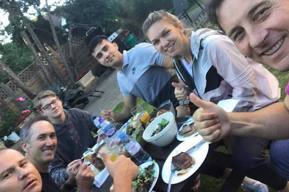 Cine e baiatul MISTERIOS aflat cu Simona Halep la Londra! Toata echipa reunita pentru Wimbledon 2018! FOTO_5