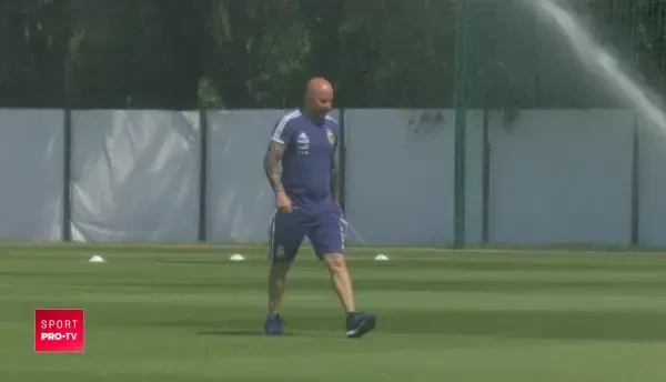 Un cantaret de muzica populara e fan infocat FCSB si vine tocmai din Cluj! El poate fi cel care compune un nou imn pentru ros albastri