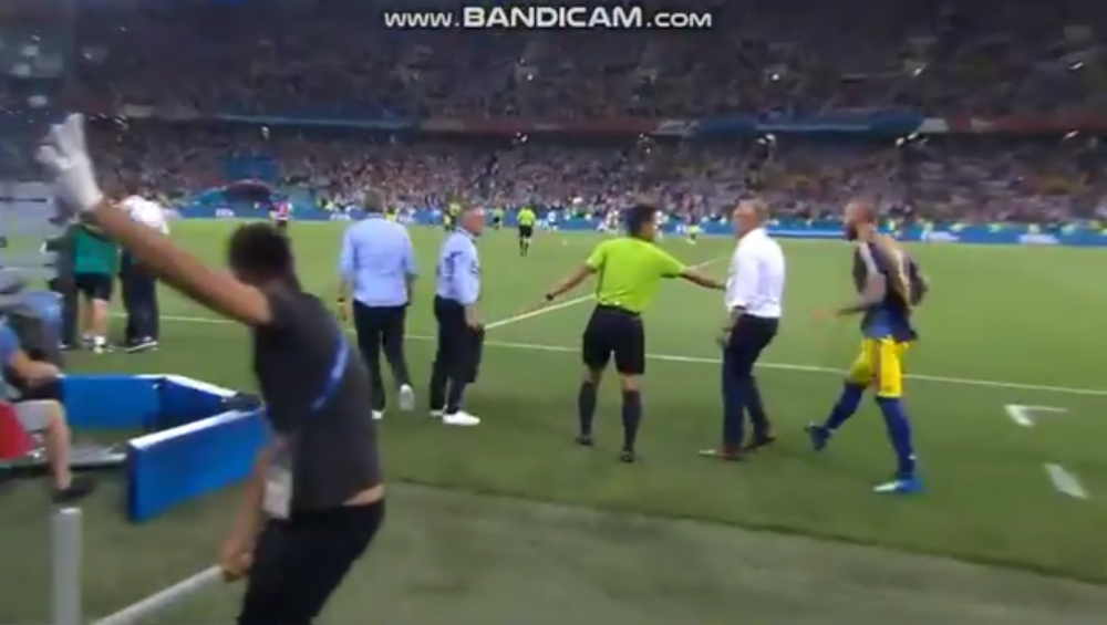 Scene INCREDIBILE! Oficialii nemti i-au provocat pe suedezi la final! Selectionerul a sarit la bataie: Am fost furios! VIDEO