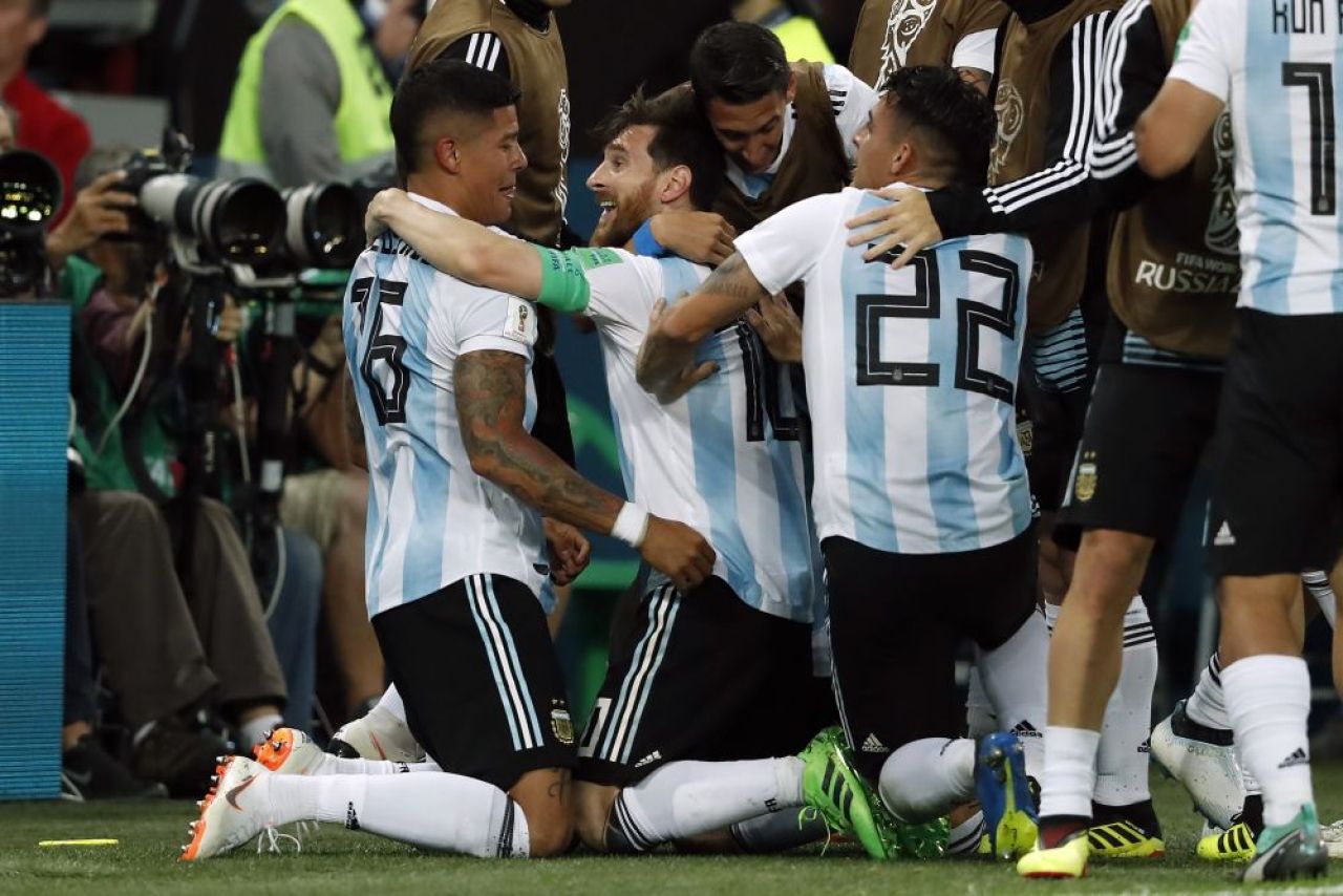 Rojo l-a carat pe Messi in optimile Mondialului! LA PROPRIU! Imagini incredibile dupa reusita din minutul 87! Maradona a innebunit in tribuna: a aratat degetul mijlociu_2
