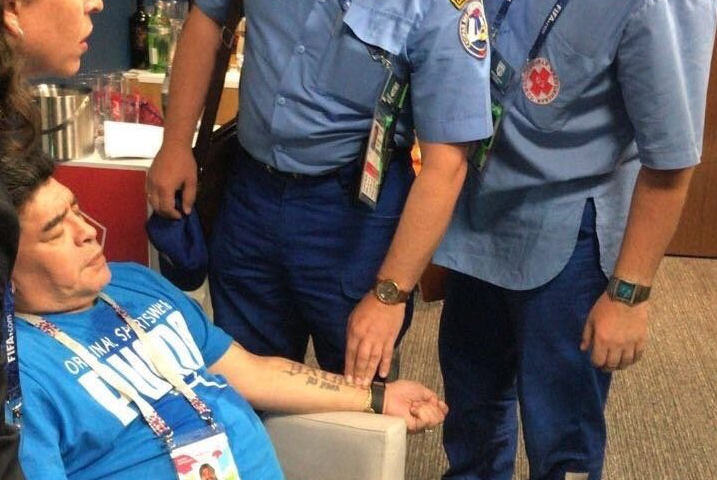Imagini incredibile! Lui Maradona i s-a facut rau dupa meciul care i-a dus pe argentinienii sai in optimile Mondialului