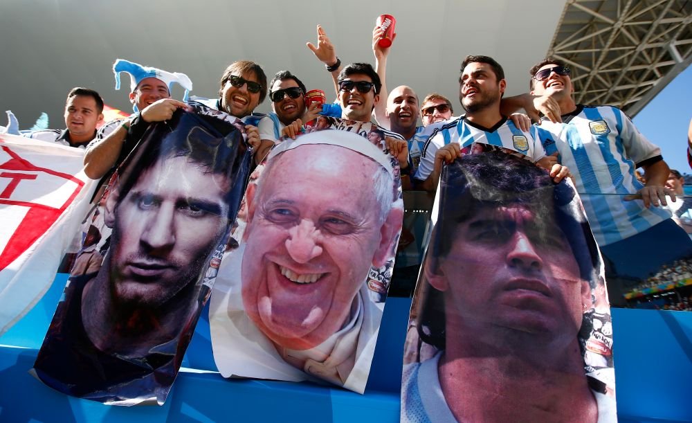Seara in care Dumnezeu a fost argentinian. Messi: Nu putea sa ne lase acum . Ce raspuns a dat Papa Francisc atunci cand a fost pus sa aleaga intre Messi si Maradona