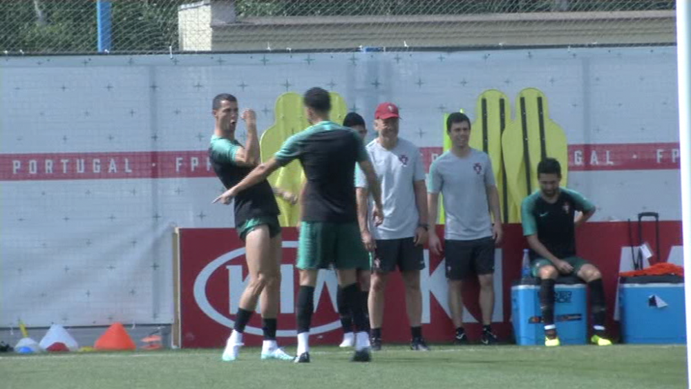 CM 2018 // SIIII! Cristiano Ronaldo a sutat ca Budescu din spatele portii! Cum s-a dus mingea: VIDEO