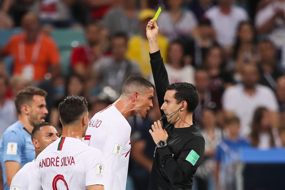 Cristiano Ronaldo, DEZLANTUIT! Ce nu s-a vazut la TV in momentul in care a primit cartonasul galben | GALERIE FOTO_2