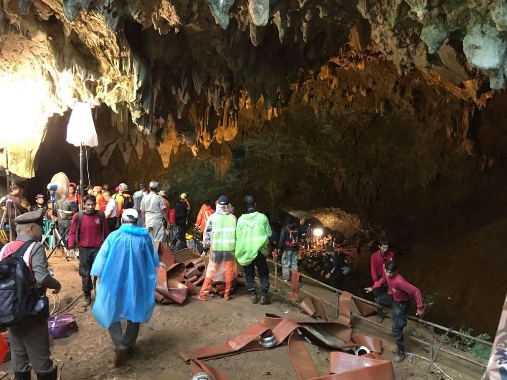 MIRACOL in Thailanda! O echipa de juniori a supravietuit 9 ZILE intr-o pestera! Jucatorii au fost blocati din cauza inundatiilor