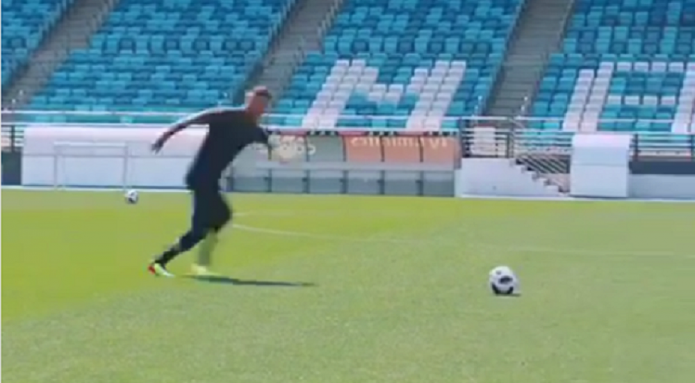 Beckham a fost provocat de Zidane sa nimereasca bara de dupa jumatatea terenului! Ce s-a intamplat