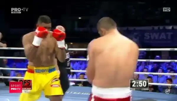 VIDEO | Benny a ramas masca!