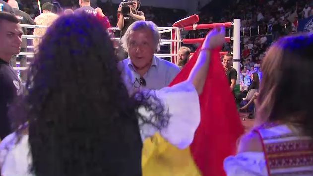 Ilie Nastase a pus ochii pe o fata la gala lui Morosanu si a trecut la actiune :) Piturca si Ioan Becali s-au amuzat de moment_2