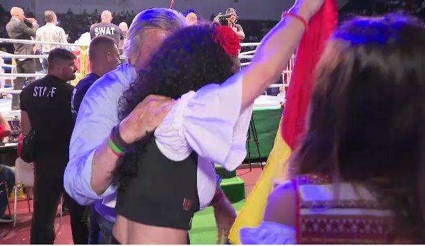 Ilie Nastase a pus ochii pe o fata la gala lui Morosanu si a trecut la actiune :) Piturca si Ioan Becali s-au amuzat de moment_4