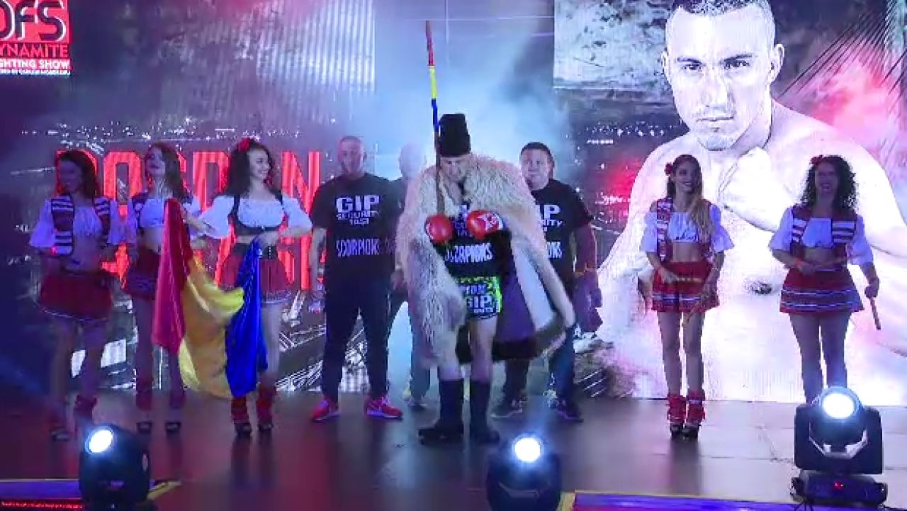 Ilie Nastase a pus ochii pe o fata la gala lui Morosanu si a trecut la actiune :) Piturca si Ioan Becali s-au amuzat de moment_7