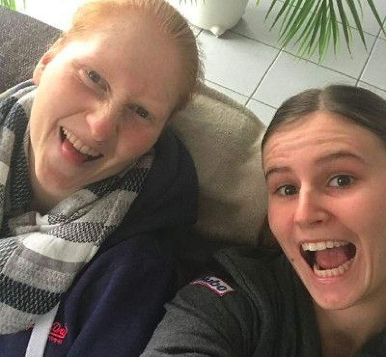 IMAGINEA ZILEI. Belgianca Van Uytvanck a sarbatorit victoria uriasa impotriva Muguruzei cu partenera sa: