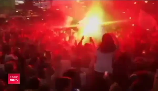 Francezii au petrecut toata noaptea in Paris