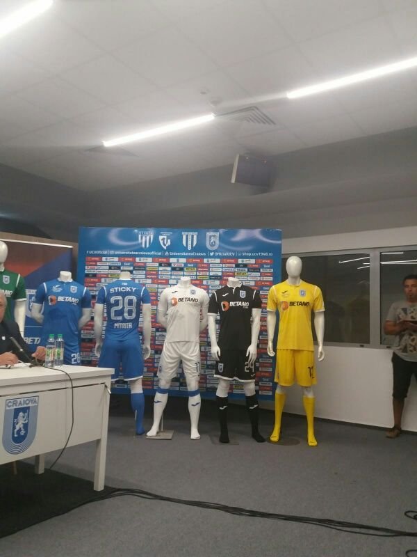 GALERIE FOTO // Craiova si-a prezentat noile echipamente pentru sezonul viitor! Craiova - CFR se vede la PRO TV, sambata, 20:30_5