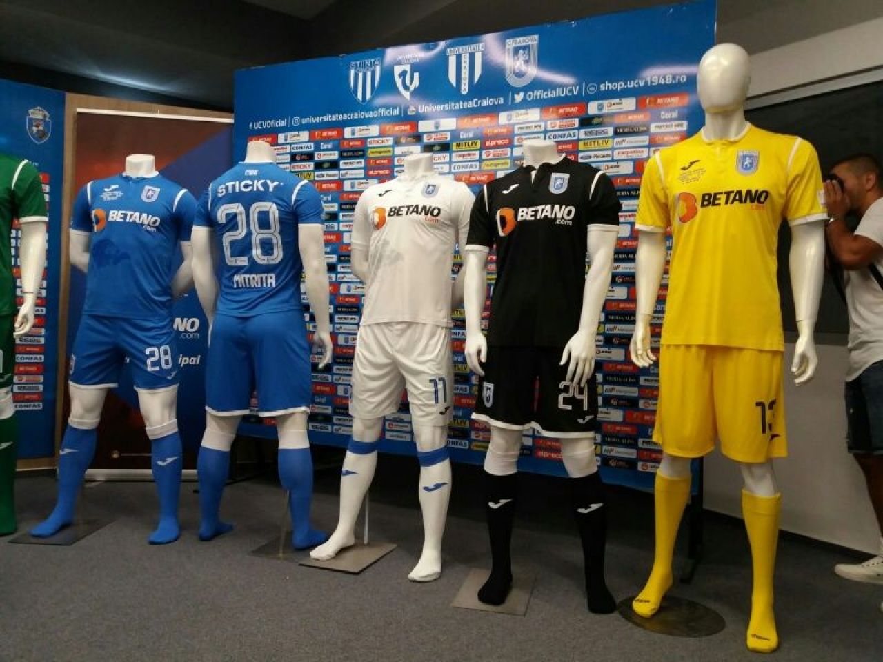 GALERIE FOTO // Craiova si-a prezentat noile echipamente pentru sezonul viitor! Craiova - CFR se vede la PRO TV, sambata, 20:30_6