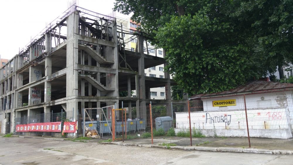 FOTO / In ce hal a ajuns baza Dinamo! Mizerie, ruine, inscriptii naziste si rasiste