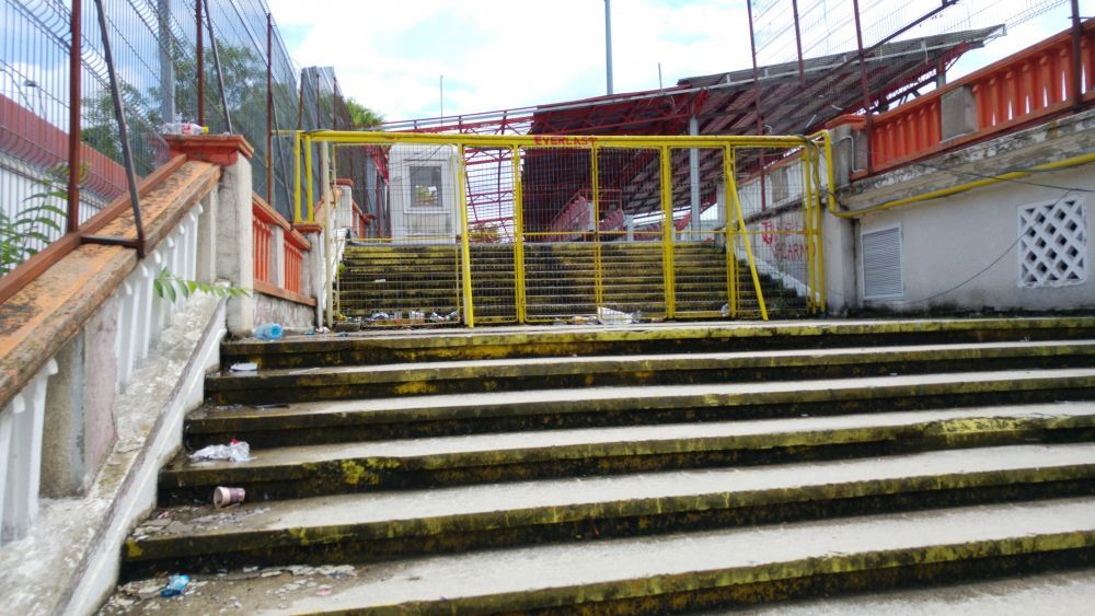 FOTO / In ce hal a ajuns baza Dinamo! Mizerie, ruine, inscriptii naziste si rasiste_11