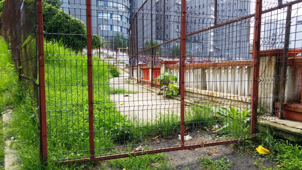FOTO / In ce hal a ajuns baza Dinamo! Mizerie, ruine, inscriptii naziste si rasiste_12