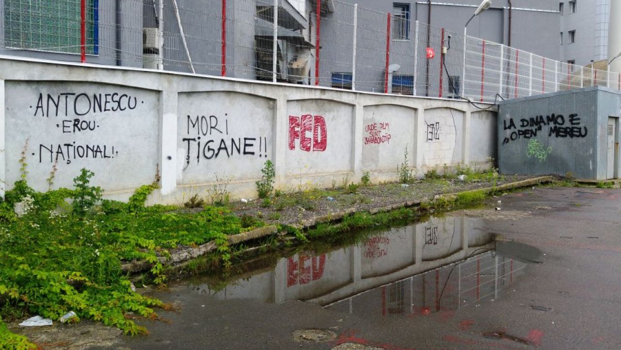 FOTO / In ce hal a ajuns baza Dinamo! Mizerie, ruine, inscriptii naziste si rasiste_13