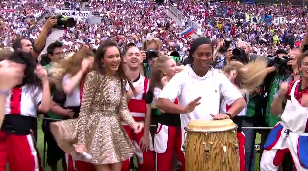 Moment demential inainte de finala! Ronaldinho a cantat Kalinka la tarabana, tot stadionul in delir_2