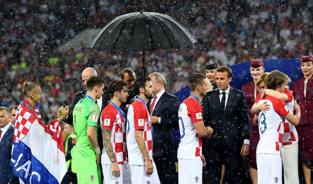 NU VA PRIMI MEDALIE! E acuzat de tradare | Decizia coechipierilor este FINALA: Urmatoarea intrebare!