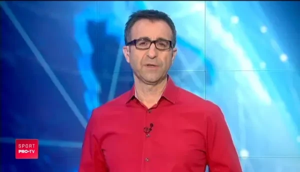 Majoreta cu cele mai lungi unghii din sport face spectacol cu mingea de baschet // VIDEO