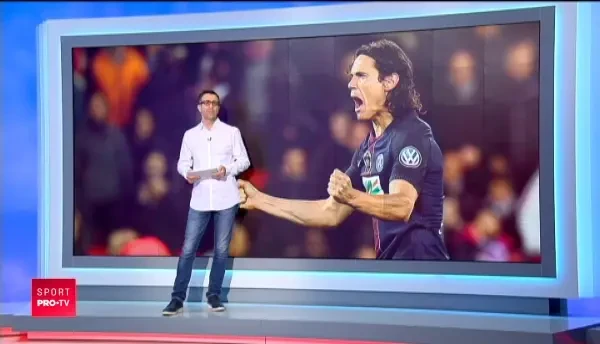 Nici Anfield nu a fost inaugurat asa! :) Zeci de oameni in tribune la deschiderea unui teren de fotbal din Liga 5! Mingea este adusa cu elicopterul_3