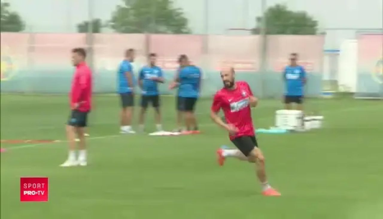 Nici Anfield nu a fost inaugurat asa! :) Zeci de oameni in tribune la deschiderea unui teren de fotbal din Liga 5! Mingea este adusa cu elicopterul_1
