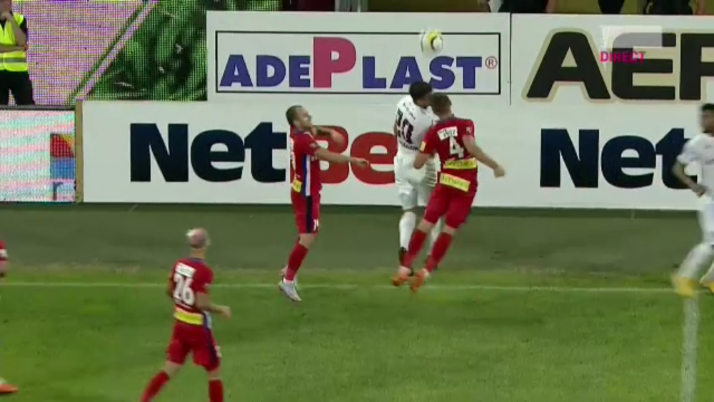 Tucudean si-a SPART CAPUL si a INNEBUNIT de nervi in timpul meciului! Imagini INCREDIBILE la Cluj_4