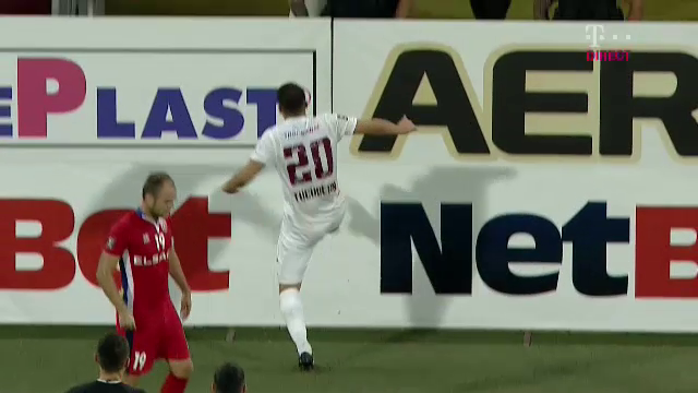 Tucudean si-a SPART CAPUL si a INNEBUNIT de nervi in timpul meciului! Imagini INCREDIBILE la Cluj_6