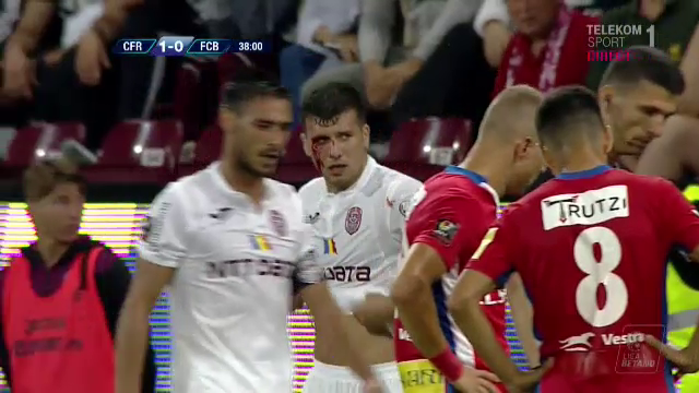 Tucudean si-a SPART CAPUL si a INNEBUNIT de nervi in timpul meciului! Imagini INCREDIBILE la Cluj_10