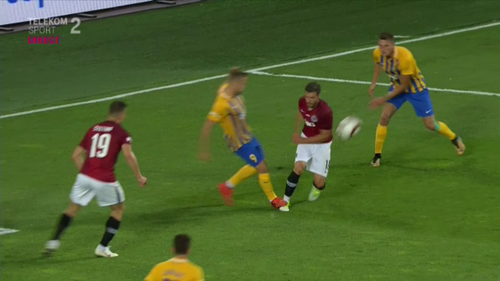 Moment incredibil pentru Chipciu la debutul la Sparta! A cazut in careu, arbitrul a apelat la VAR! Ce s-a intamplat dupa_2