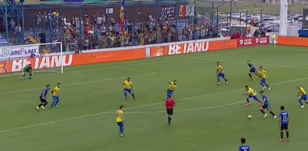 Moment ULUITOR pentru Ianis Hagi pe stadionul Viitorului! A fost HUIDUIT dupa o repriza de cosmar!