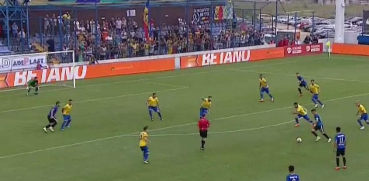 Moment ULUITOR pentru Ianis Hagi pe stadionul Viitorului! A fost HUIDUIT dupa o repriza de cosmar!_1
