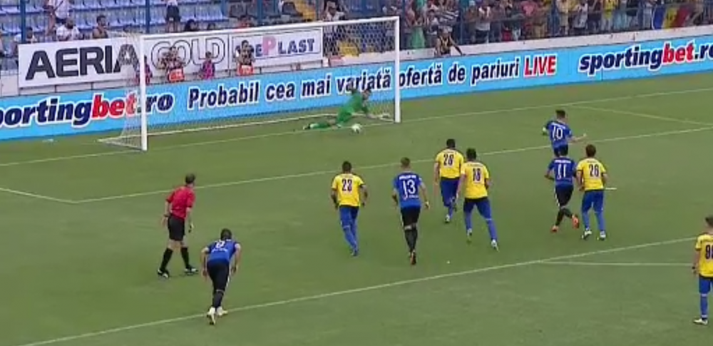 Moment ULUITOR pentru Ianis Hagi pe stadionul Viitorului! A fost HUIDUIT dupa o repriza de cosmar!_3