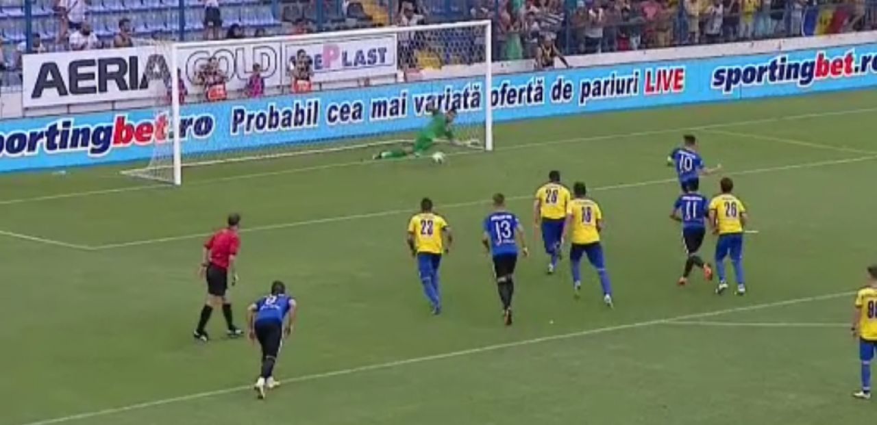 Moment ULUITOR pentru Ianis Hagi pe stadionul Viitorului! A fost HUIDUIT dupa o repriza de cosmar!_3