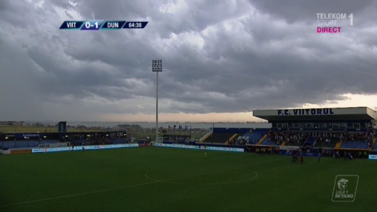 Furtuna TERIBILA pe litoral! S-au adunat nori apocaliptici si a cazut curentul! Meciul Viitorului a fost OPRIT si toti suporterii au plecat_4