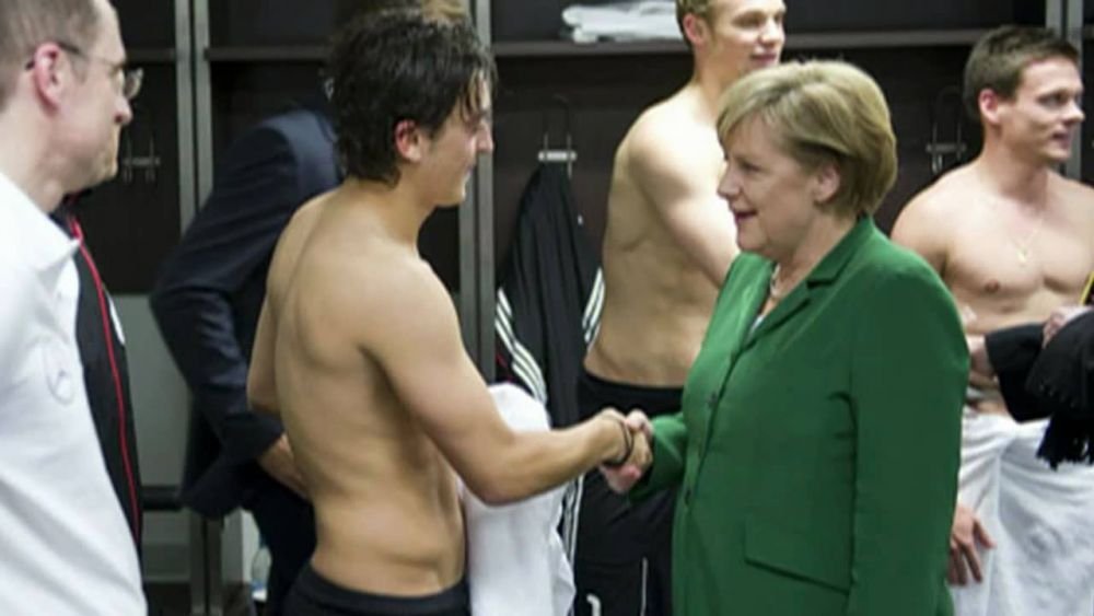 Angela Merkel se implica in RETRAGEREA lui Ozil de la nationala! Decizie politica? Mesajul cancelarei