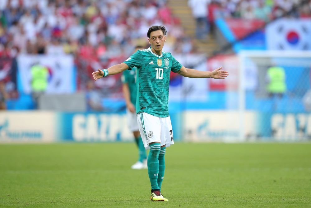 Acuzatiile lui Ozil, respinse cu empatie ! Raspunsul sefilor fotbalului german pentru jucatorul deranjat de amenintarile rasiste