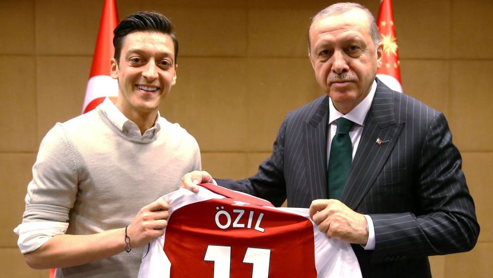 Scandalul ia amploare! Erdogan l-a sunat pe Ozil dupa retragerea de la nationala Germaniei! Mesajul presedintelui Turciei