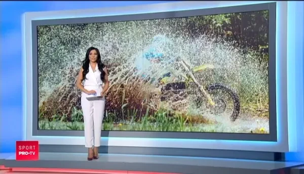 A doua zi pe munte a fost infernala pentru pilotii de la Romaniacs! S-au chinuit pe pietre si au sarit prin zidul unei cladiri: VIDEO