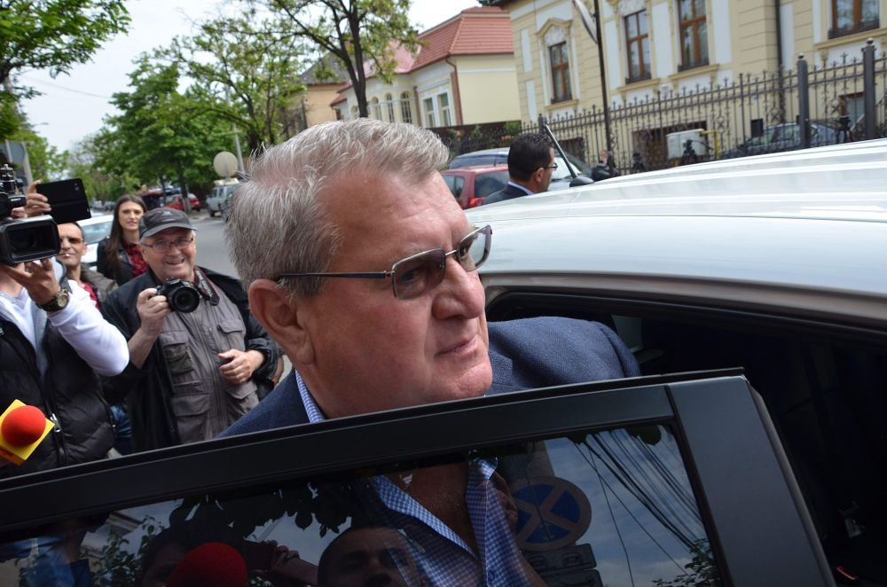 CFR e club neprofesionist! E urat pentru fotbal ce au facut! Andone da de pamant cu sefii de la Cluj